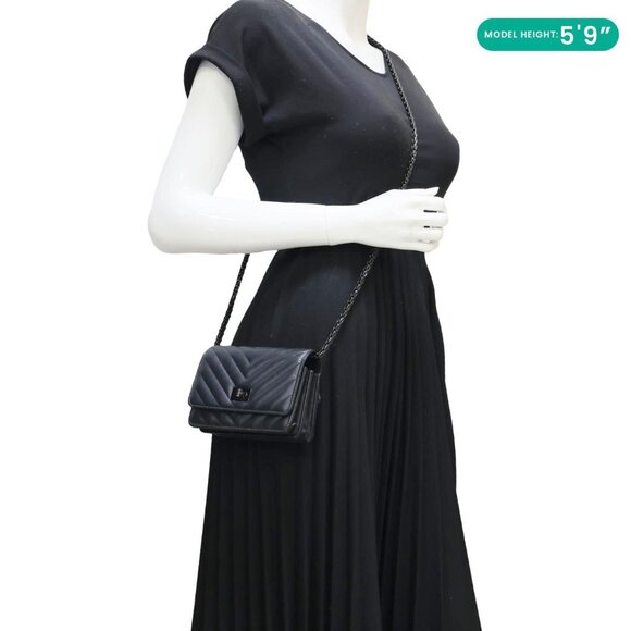 Chanel  Reissue Chevron Leather Wallet On Chain Black - Picture 2 of 15